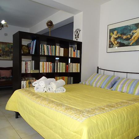 Dreamy Studio With Private Garden Apartment Athens Ngoại thất bức ảnh